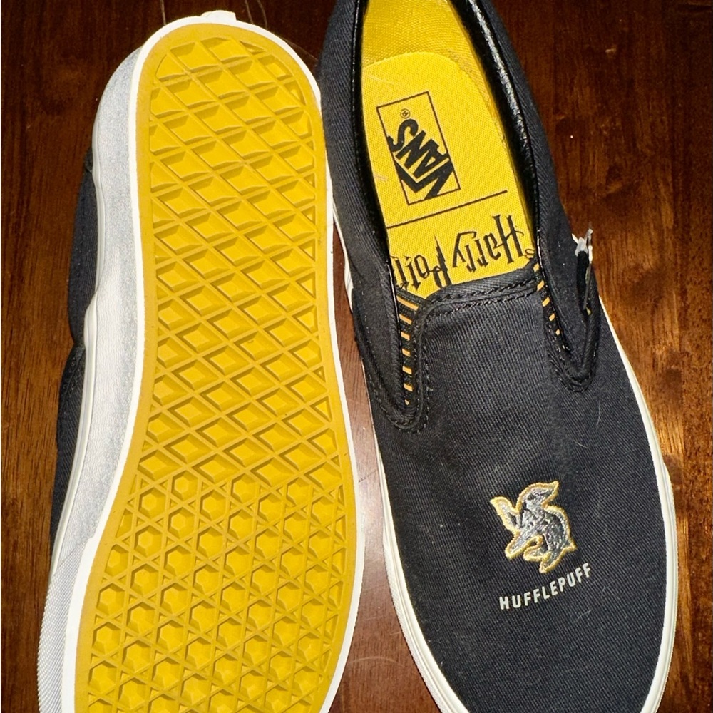 VANS X Harry Potter Hufflepuff slip ons